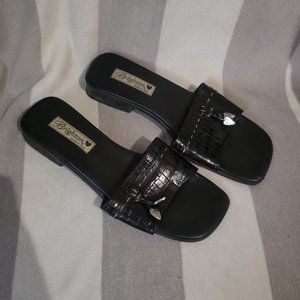 Brighton Leah Slides Size 10 M Black Leather Silvertone Heart Charms 1" Heel